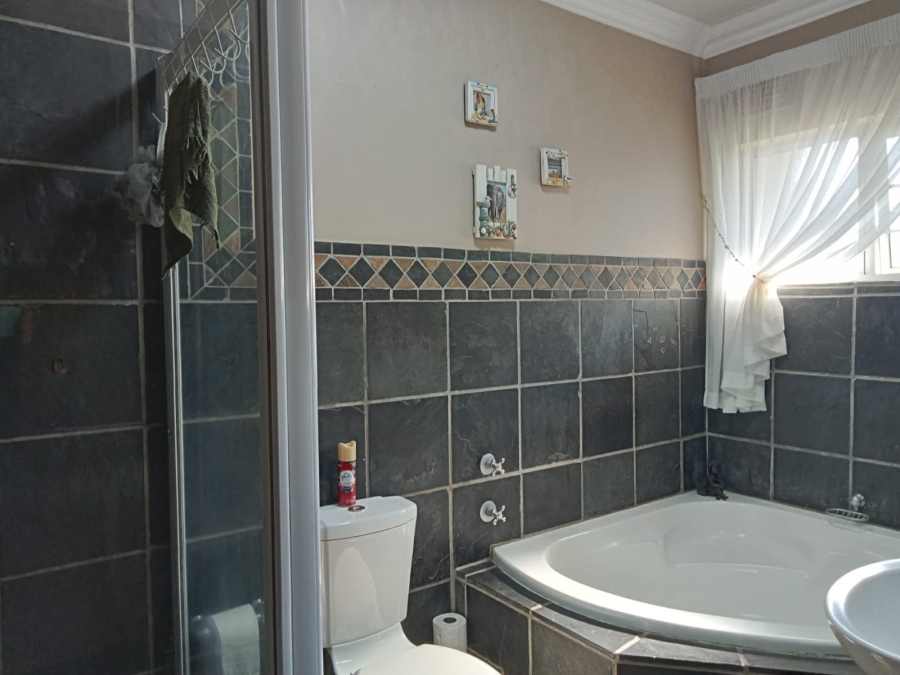4 Bedroom Property for Sale in Greenfields Eastern Cape